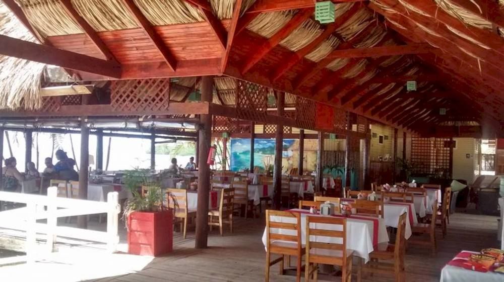 Las Palmas Beach Hotel Dixon Cove Esterno foto
